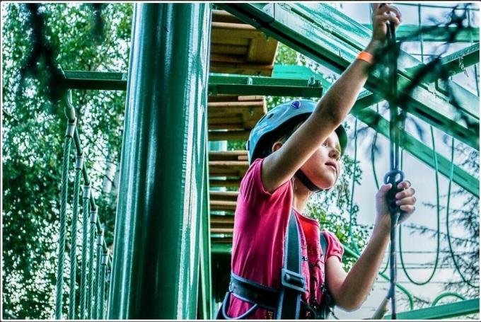 Corde de terrain de jeux en PET ou en PP à 6 brins de 16 mm, combinée à l'extérieur, destinée à l'escalade 10