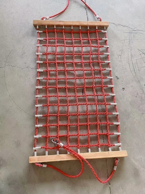 Les enfants de terrain de jeu de couleur rouge balancent 150cmx80cm avec le cordage d'armement
