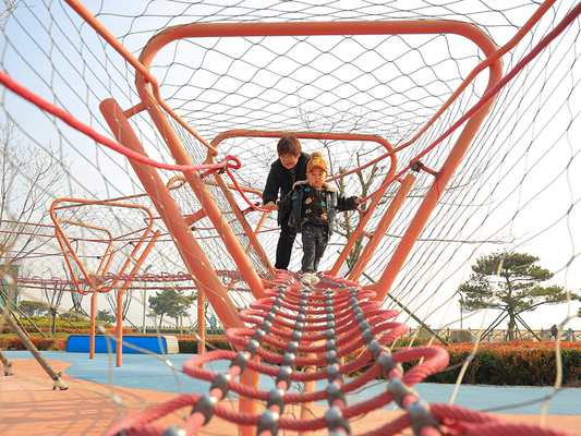 Filet net s'élevant d'araignée de pyramide de terrain de jeu pour s'élever d'enfants
