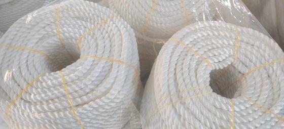 Corde en nylon tordue à 3 brins Couleur blanche Corde douce pour l'utilisation marine