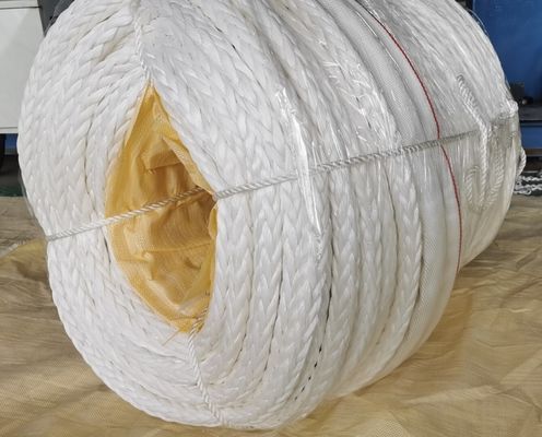 Câble en UHMWPE à 12 torons avec absorption d'eau négligeable, faible fluage et étanche pour applications marines et industrielles