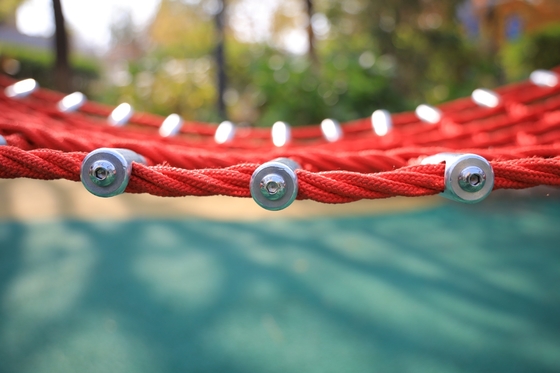 Oscillation d'hamac de terrain de jeu de cordage d'armement adaptée aux besoins du client pour des enfants