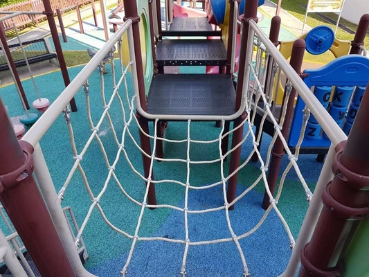 Le terrain de jeu net s'élevant 1mx2m des enfants de combinaison adapté aux besoins du client